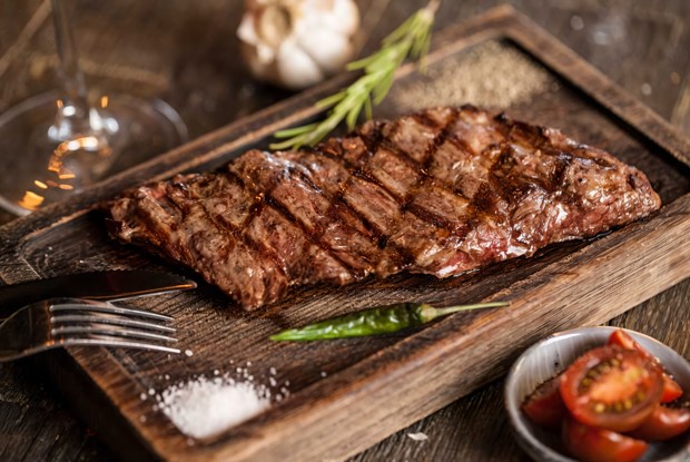 Стейк с кровью