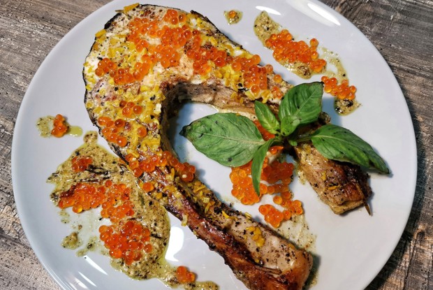 Стейк семги в кокосовом молоке