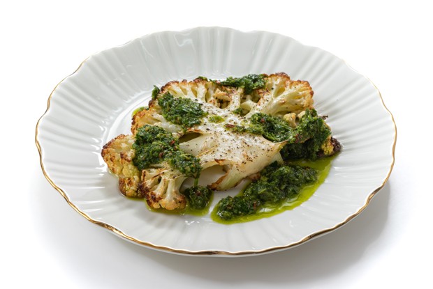 Стейки из цветной капусты с соусом чимичурри