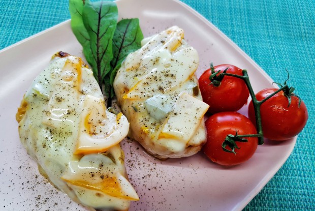 Стейки из индейки с моцареллой