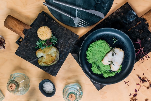 Стейки из малоглазого макруруса с гарниром