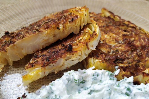 Стейки из молодой капусты