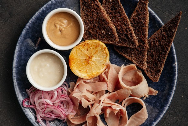 Строганина из пеламиды