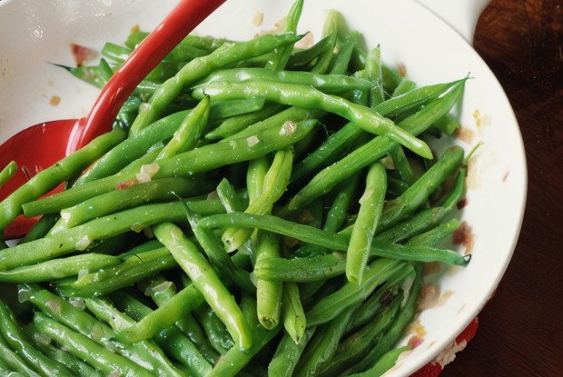 Стручки фасоли с ореховым соусом