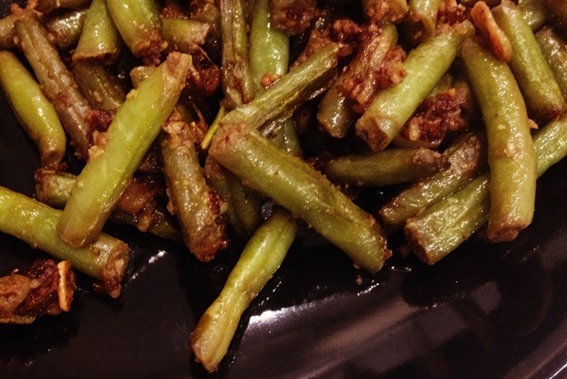Стручковая фасоль с грецким орехом