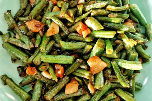 Стручковая фасоль, пожаренная на сале