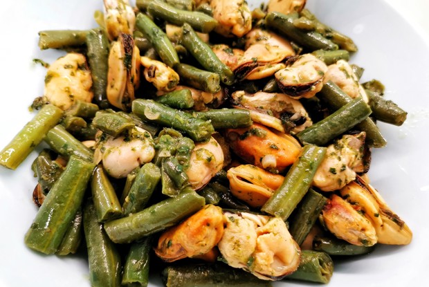 Стручковая фасоль с мидиями