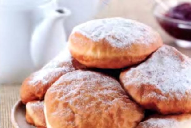 Суфганиет (жареные пончики с вареньем)