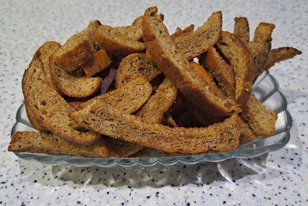 Сухари в духовке из черного хлеба