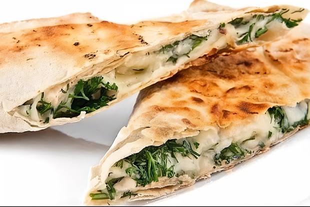 Сулугуни в лаваше на сковороде