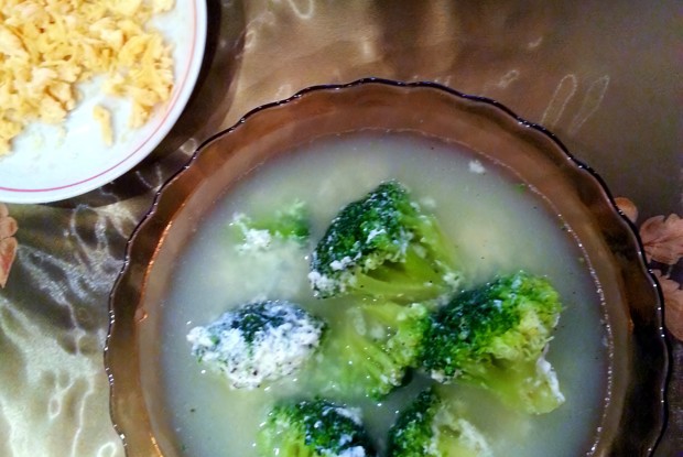 Суп из брокколи с яйцом