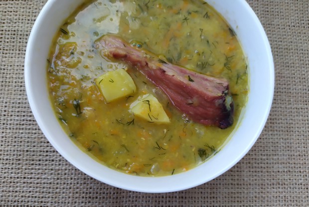 Суп из чечевицы с копчеными ребрышками