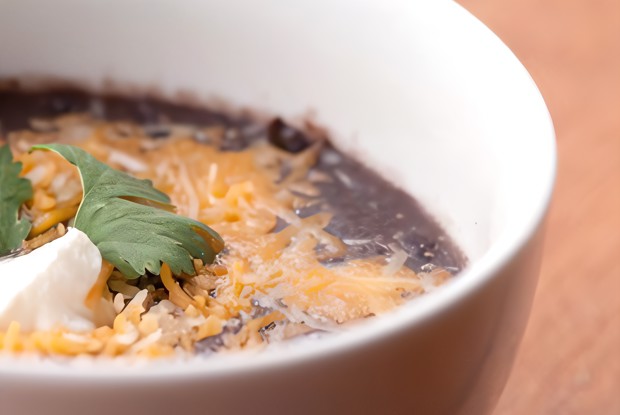 Суп из черных бобов с ямсом и сыром