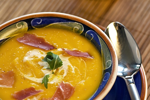 Суп из черной фасоли и тыквы с ветчиной и шерри