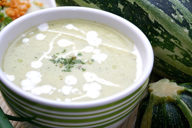 Суп из цукини с мятой и чесноком
