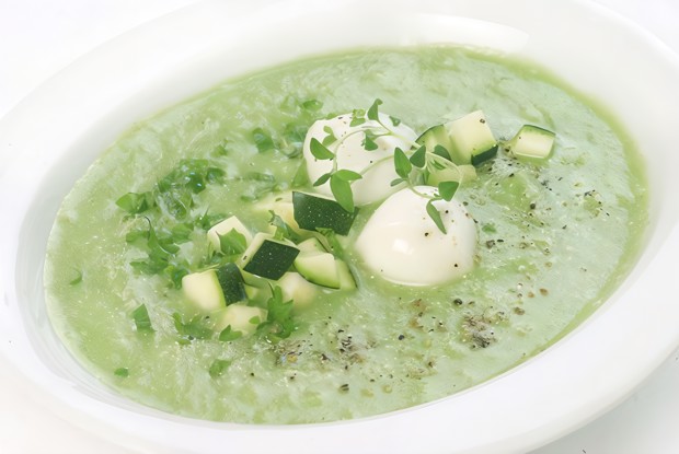 Суп из цукини и шпината с кинзой