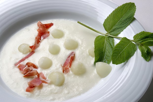 Суп из дыни с ветчиной