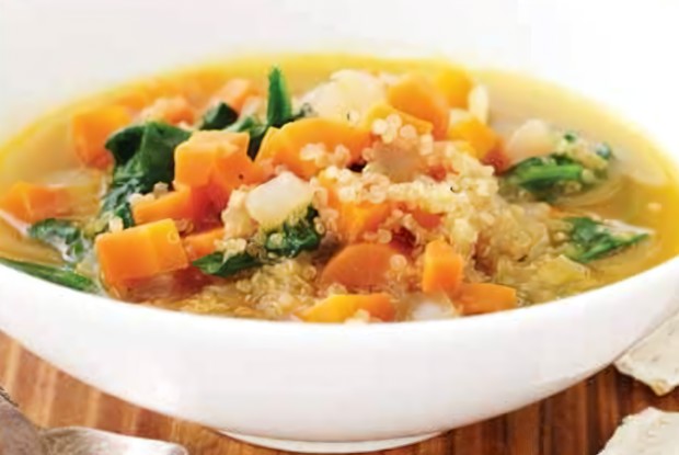 Суп из фасоли с киноа и шпинатом