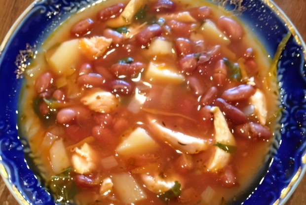 Суп из фасоли с курицей
