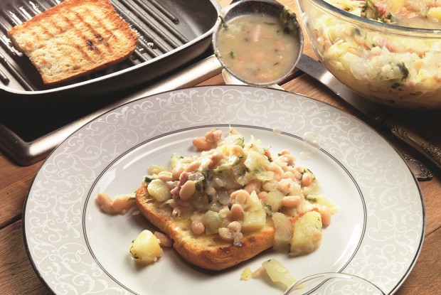 Суп из капусты и белых бобов