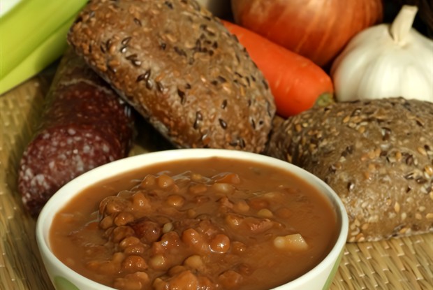 Суп из красной фасоли с грецкими орехами