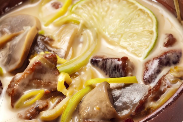 Суп из лесных грибов с ароматными травами