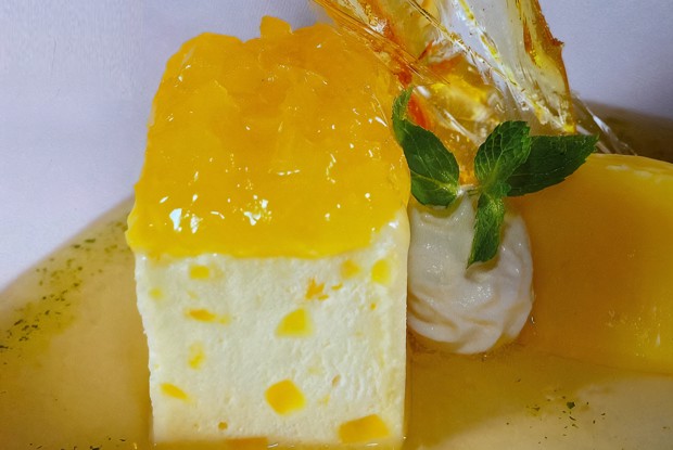 Суп из лейт-харвест с бланманже из папайи