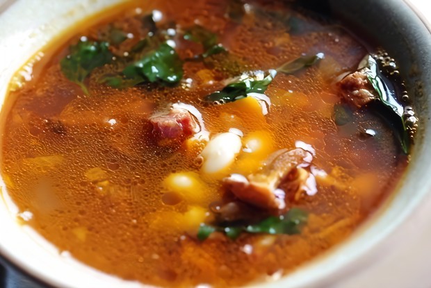 Суп из лисичек с фасолью