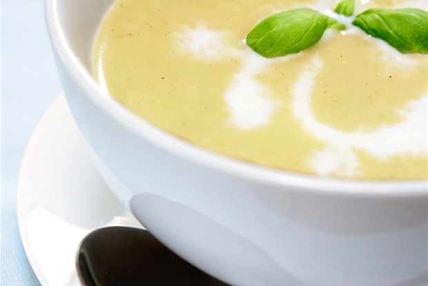 Суп из лука-порея, репчатого лука и картофеля