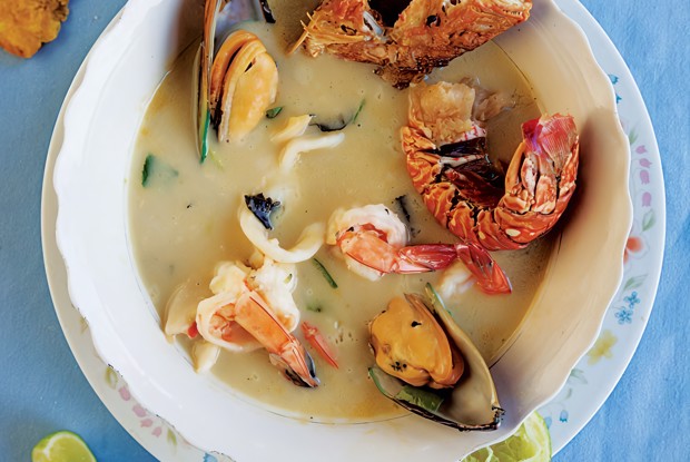 Суп из морепродуктов с раковыми шейками