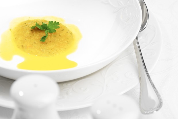 Суп из моркови, кинзы, яблока и капусты