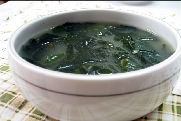 Суп из морских водорослей (Миекгук)