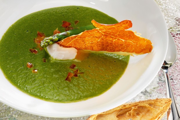 Суп из спаржи с чипсами из пармской ветчины