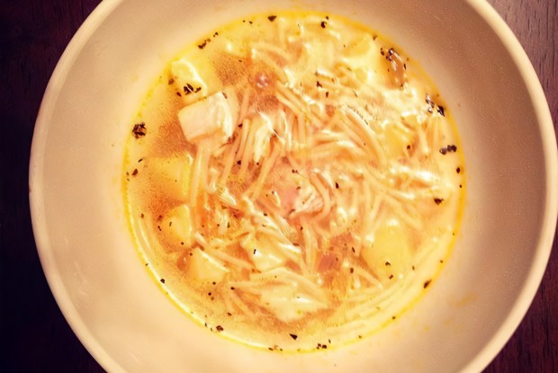 Суп куриный с лапшой