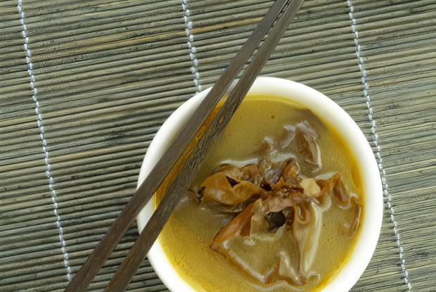 Суп мисо с жареными баклажанами и грибами