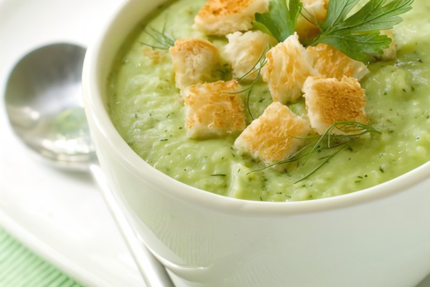 Суп-пюре из брокколи с белой фасолью и чеддером