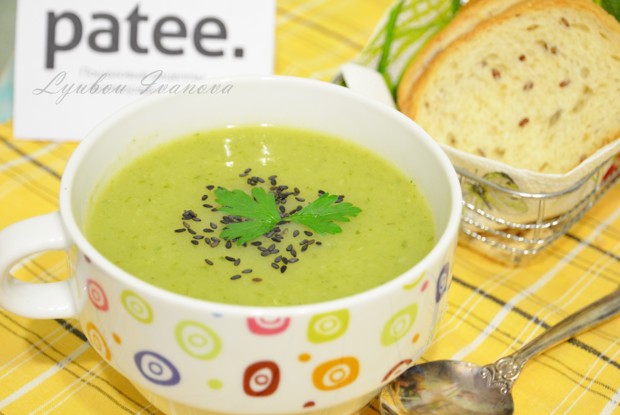 Суп-пюре из цукини с петрушкой