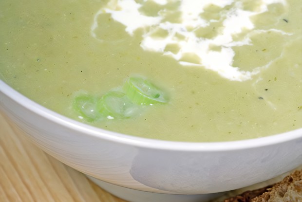 Суп-пюре из лука-порея с куриными потрохами