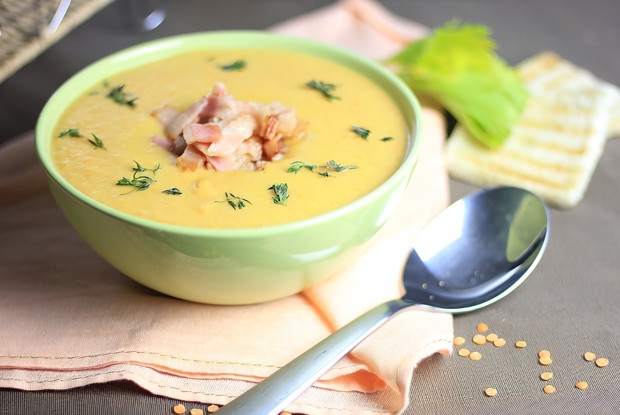 Суп-пюре из чечевицы с беконом