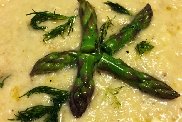 Суп-пюре из топинамбура, спаржи и лосося