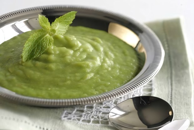 Суп-пюре с зеленым горошком, мятой и луком-пореем