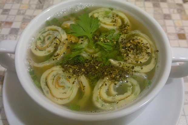 Суп с блинной лапшой (Minestra di frittata)