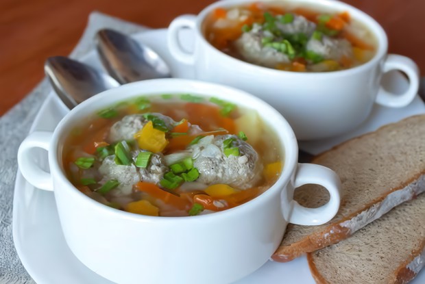 Суп с фрикадельками в микроволновой печи