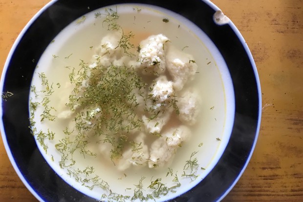 Суп с клецками на бульоне из говяжьей вырезки