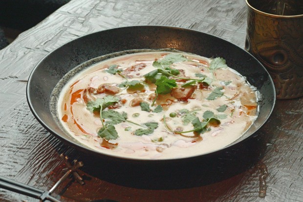 Суп с курицей тандури и кокосовыми сливками