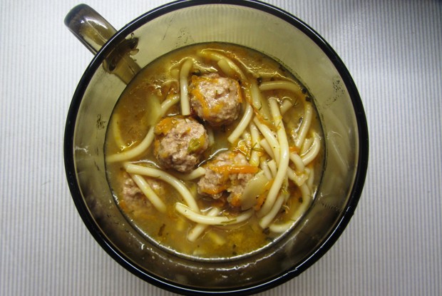 Суп с вермишелью, овощами и фрикадельками