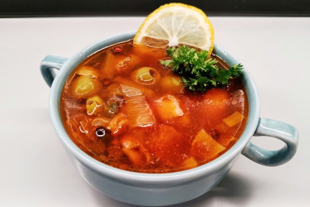 Суп — солянка с курицей