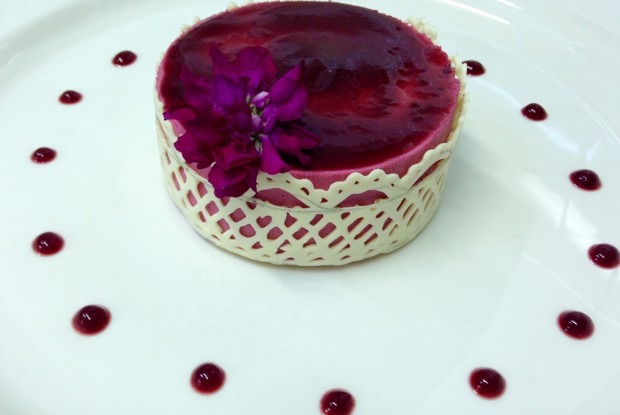 Свекольная панна котта с малиновым соусом
