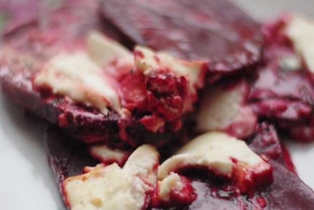 Свекольный гратен с сыром фета