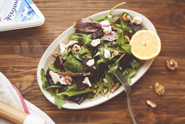 Свекольный салат с козьим сыром